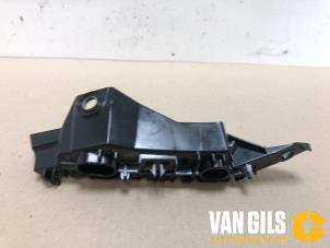 Usagé Support pare-chocs avant gauche Volkswagen Golf VII (AUA) Prix € 36,30 Prix TTC proposé par Van Gils Automotive