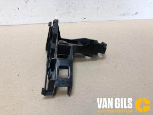 Usagé Support pare-chocs arrière gauche Volkswagen Golf VII (AUA) Prix € 36,30 Prix TTC proposé par Van Gils Automotive