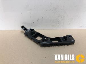 Używane Wspornik zderzaka prawy tyl Volkswagen Golf VII (AUA) Cena € 36,30 Z VAT oferowane przez Van Gils Automotive