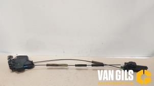 Usagé Serrure arrière gauche Toyota Avensis Wagon (T25/B1E) 2.2 D-4D 16V D-CAT Prix € 50,00 Règlement à la marge proposé par Van Gils Automotive