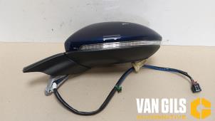 Used Wing mirror, left Volkswagen Golf VII (AUA) 1.0 TSI 12V BlueMotion Price € 84,70 Inclusive VAT offered by Van Gils Automotive