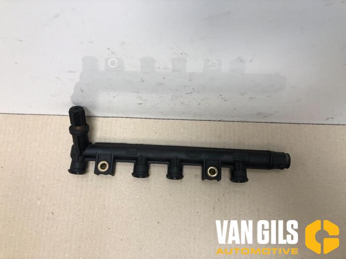 Fuel injector nozzle from a Fiat Panda (169) 1.1 Fire 2006
