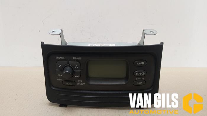 Radio from a Toyota Yaris Verso (P2) 1.3 16V 2000