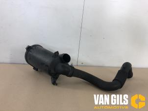 Usados Cuerpo de filtro de aire Audi A2 (8Z0) 1.4 16V Precio € 55,00 Norma de margen ofrecido por Van Gils Automotive