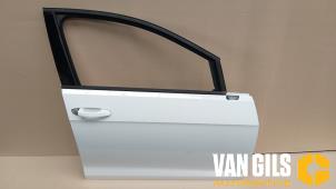 Używane Drzwi prawe przednie wersja 4-drzwiowa Volkswagen Golf VII (AUA) 1.2 TSI 16V Cena € 465,84 Z VAT oferowane przez Van Gils Automotive
