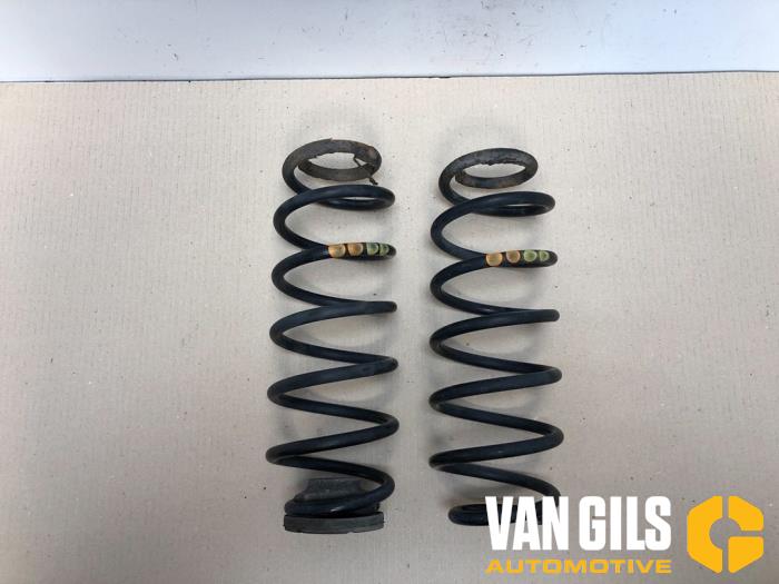 Rear coil spring from a Audi A2 (8Z0) 1.4 16V 2001