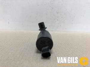 Usagé Pompe lave-glace avant Toyota Aygo (B10) 1.0 12V VVT-i Prix sur demande proposé par Van Gils Automotive