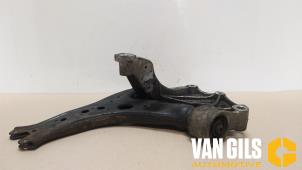 Usagé Bras de suspension avant gauche Volkswagen Polo IV (9N1/2/3) 1.2 12V Prix € 40,00 Règlement à la marge proposé par Van Gils Automotive