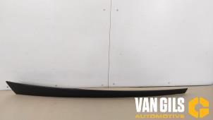 Używane Listwa dachowa lewa Tesla Model S 100D Cena na żądanie oferowane przez Van Gils Automotive