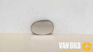 Usados Cristal reflectante derecha Peugeot 107 1.0 12V Precio de solicitud ofrecido por Van Gils Automotive