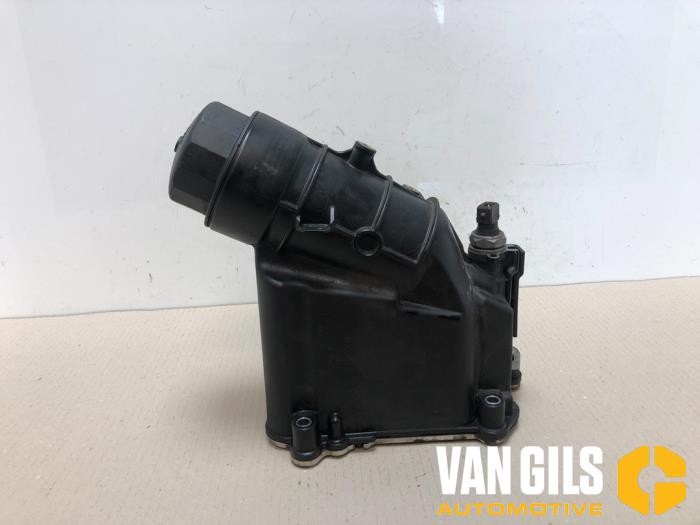 Oil filter housing from a BMW 3 serie Touring (E91) 320d 16V 2009