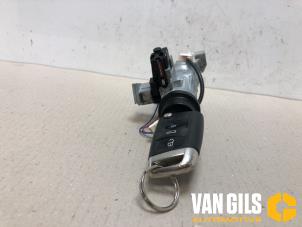 Usagé Serrure de contact + clé Volkswagen Golf VII (AUA) 1.4 GTE 16V Prix € 66,00 Règlement à la marge proposé par Van Gils Automotive