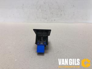 Usagé Bouton de warning Volkswagen Golf VII (AUA) 1.4 GTE 16V Prix sur demande proposé par Van Gils Automotive