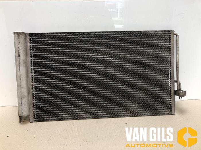 Usagé Radiateur clim BMW 7 serie (E65/E66/E67) 730d 24V Prix € 35,00 Règlement à la marge proposé par Van Gils Automotive