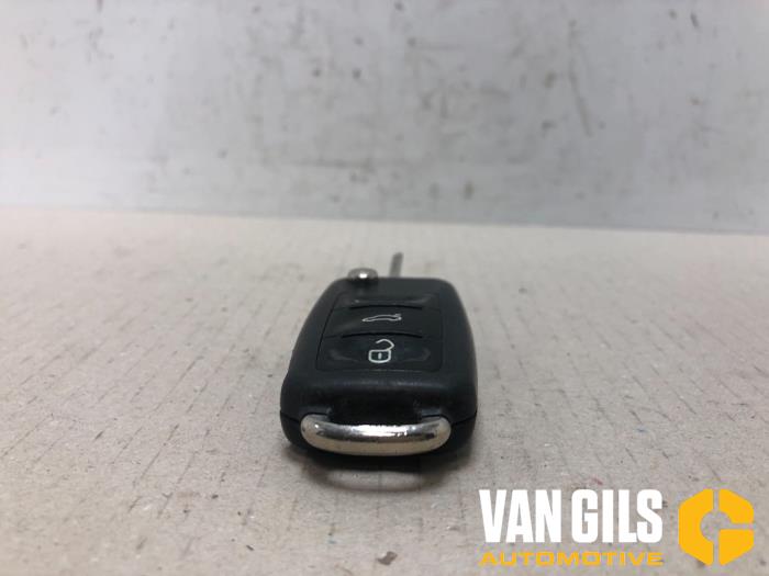 Używane Klucz Volkswagen Touran (1T3) 2.0 TDI 16V 140 Cena € 39,99 Procedura marży oferowane przez Van Gils Automotive