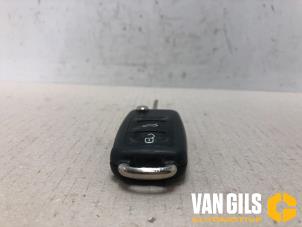 Used Folding key Volkswagen Touran (1T3) 2.0 TDI 16V 140 Price € 70,00 Margin scheme offered by Van Gils Automotive