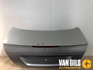 Usados Portón trasero Mercedes E (W211) Precio € 100,00 Norma de margen ofrecido por Van Gils Automotive