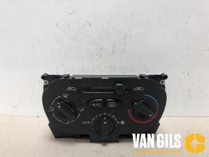 Usados Panel de control de calefacción Peugeot 206 (2A/C/H/J/S) 1.4 XR,XS,XT,Gentry Precio € 50,00 Norma de margen ofrecido por Van Gils Automotive