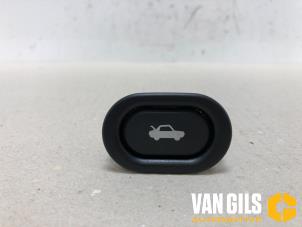 Used Tailgate switch Saab 9-5 (YS3E) 2.0t 16V Price € 30,00 Margin scheme offered by Van Gils Automotive