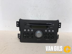 Usados Reproductor de CD y radio Opel Agila (B) 1.2 16V Precio € 59,99 Norma de margen ofrecido por Van Gils Automotive