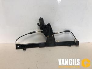 Usagé Lève vitre électrique avant droit Fiat Doblo (223A/119) 1.6 16V Prix € 50,00 Règlement à la marge proposé par Van Gils Automotive