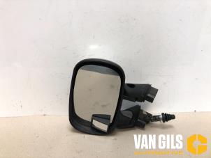 Używane Lusterko zewnetrzne lewe Fiat Doblo (223A/119) 1.6 16V Cena na żądanie oferowane przez Van Gils Automotive