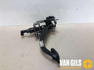 Used Clutch pedal Kia Rio IV (YB) 1.2 MPI 16V Price € 49,99 Margin scheme offered by Van Gils Automotive