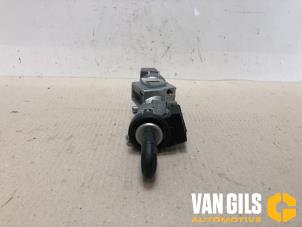 Used Ignition lock + key Ford Focus 2 1.6 Ti-VCT 16V Price € 60,00 Margin scheme offered by Van Gils Automotive