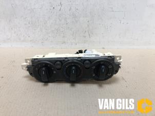 Usagé Panneau de commandes chauffage Ford Focus C-Max 1.6 16V Prix € 50,00 Règlement à la marge proposé par Van Gils Automotive