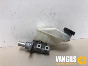 Used Master cylinder Toyota Yaris II (P9) 1.0 12V VVT-i Price on request offered by Van Gils Automotive