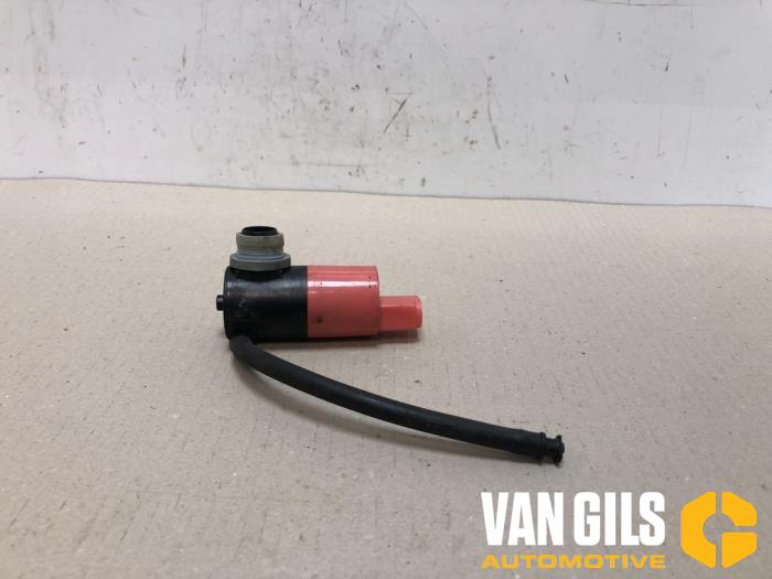 Begagnade Pump, bakrutespolare Toyota Yaris II (P9) 1.0 12V VVT-i Pris € 45,00 Marginaltabell erbjuds av Van Gils Automotive