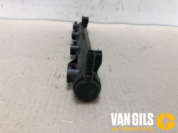 Fuel injector nozzle from a Seat Ibiza IV (6J5) 1.4 16V 2009