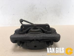 Used Front brake calliper, right BMW 7 serie (E65/E66/E67) 730d 24V Price € 70,00 Margin scheme offered by Van Gils Automotive