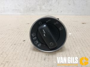 Used Light switch Audi A8 (D3) 3.0 TDI V6 24V Quattro Price on request offered by Van Gils Automotive