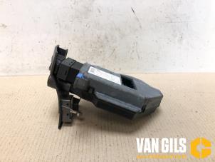 Used Ignition switch contact block BMW 7 serie (E65/E66/E67) 730d 24V Price € 50,00 Margin scheme offered by Van Gils Automotive
