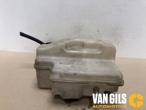 Used Front windscreen washer reservoir BMW 7 serie (E65/E66/E67) 730d 24V Price € 40,00 Margin scheme offered by Van Gils Automotive