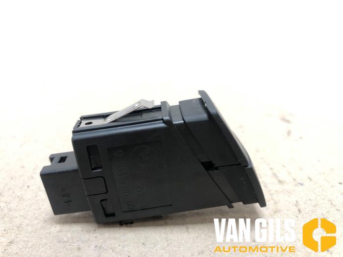 Panic lighting switch from a BMW 1 serie (F20) 116i 1.6 16V 2012