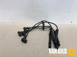 Usados Juego de cables de bujías Renault Twingo II (CN) 1.2 16V Precio de solicitud ofrecido por Van Gils Automotive