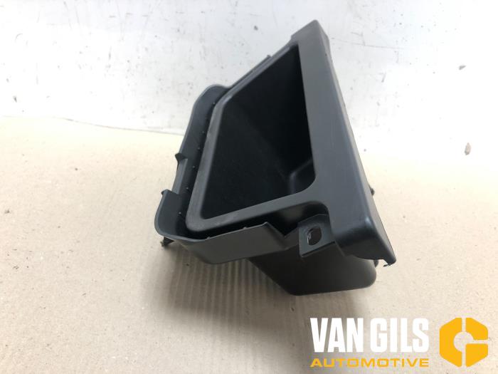 Storage compartment from a BMW X5 (F15) xDrive 40d 3.0 24V 2016