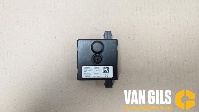 Antenna from a BMW X5 (F15) xDrive 40d 3.0 24V 2016