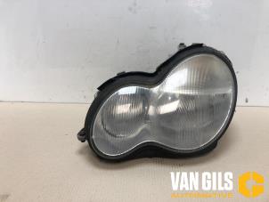 Usagé Optique avant principal gauche Mercedes C Combi (S203) 1.8 C-180K 16V Prix € 65,00 Règlement à la marge proposé par Van Gils Automotive