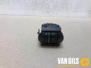 Używane Przelacznik reflektora LHV Seat Arosa (6H1) 1.4i Cena € 30,00 Procedura marży oferowane przez Van Gils Automotive