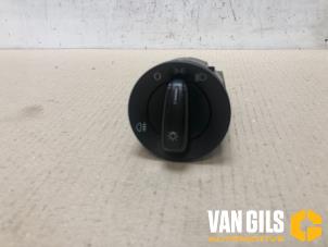 Używane Przelacznik swiatel Volkswagen Up! (121) 1.0 12V 60 Cena na żądanie oferowane przez Van Gils Automotive