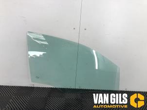 Usados Ventanilla de puerta de 4 puertas derecha delante Volkswagen Up! (121) 1.0 12V 60 Precio de solicitud ofrecido por Van Gils Automotive