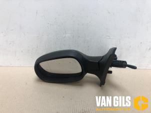 Used Wing mirror, left Renault Clio II (BB/CB) 1.2 16V Price € 30,00 Margin scheme offered by Van Gils Automotive