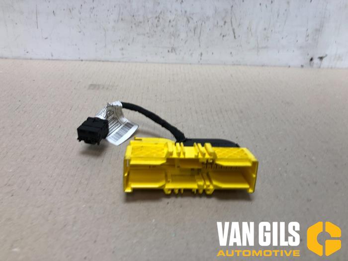 Usados Conector Mini Mini Convertible (F57) 1.5 12V Cooper Precio € 39,99 Norma de margen ofrecido por Van Gils Automotive