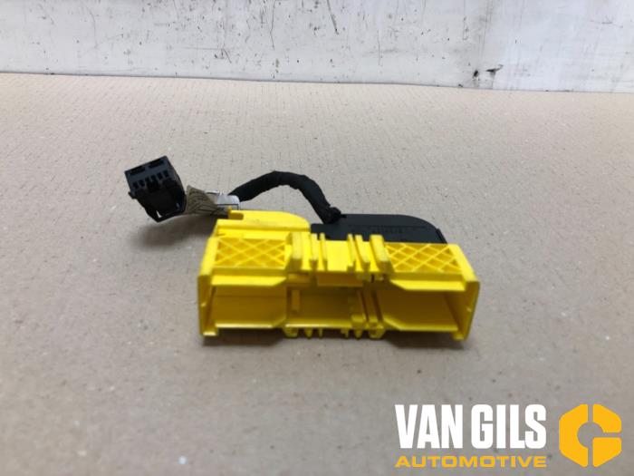 Usados Conector Mini Mini Convertible (F57) 1.5 12V Cooper Precio € 39,99 Norma de margen ofrecido por Van Gils Automotive