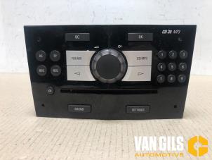 Gebrauchte Radio CD Spieler Opel Corsa D 1.3 CDTi 16V ecoFLEX Preis auf Anfrage angeboten von Van Gils Automotive