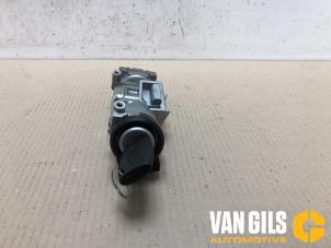 Usados Cerradura de contacto y llave Ford Focus C-Max 1.6 16V Precio € 60,00 Norma de margen ofrecido por Van Gils Automotive