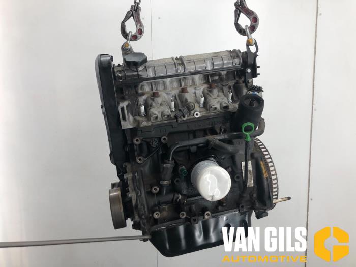 Engine from a Volvo 460 2.0 GLE E2 1995